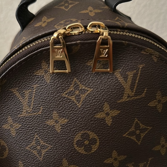 Louis Vuitton medium backpack - Picture 4 of 8